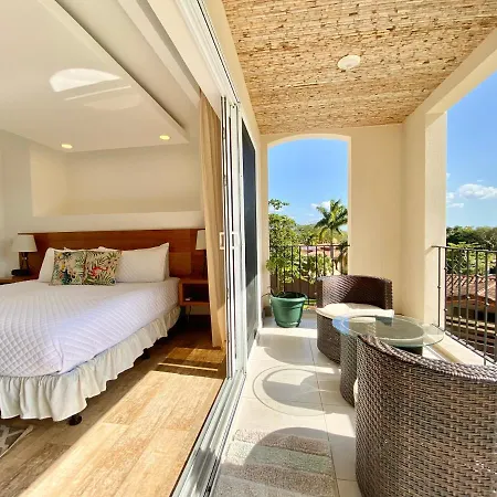Tropical Luxury 2Bdr Condo - Pool View - At The Beach